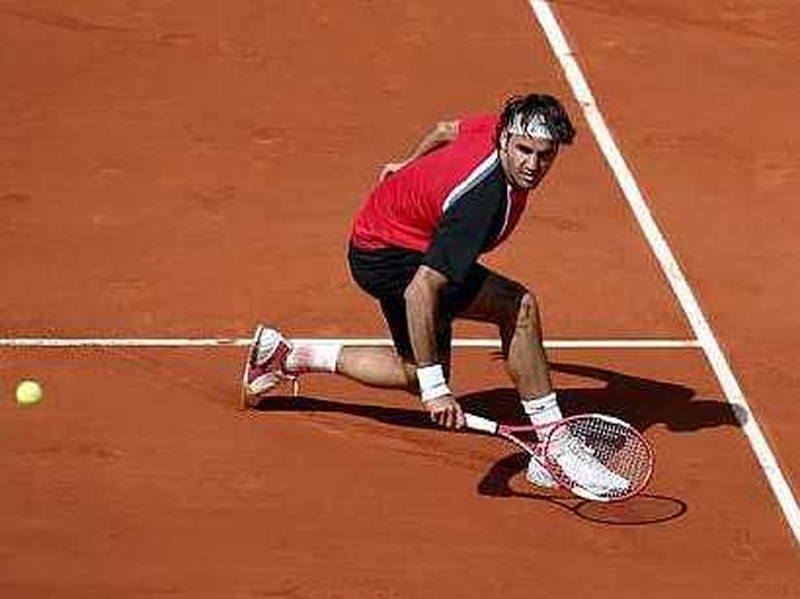 Roger Federer continues to struggle to hit top form