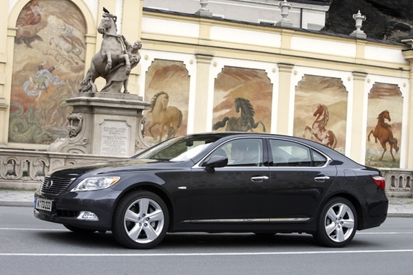 Lexus LS460