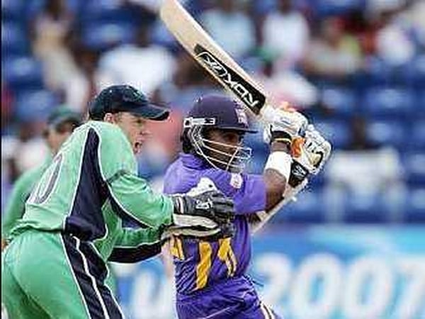 Sri Lanka captain Mahela Jayawardene chose to bat first in today's Test match with England in Kandy