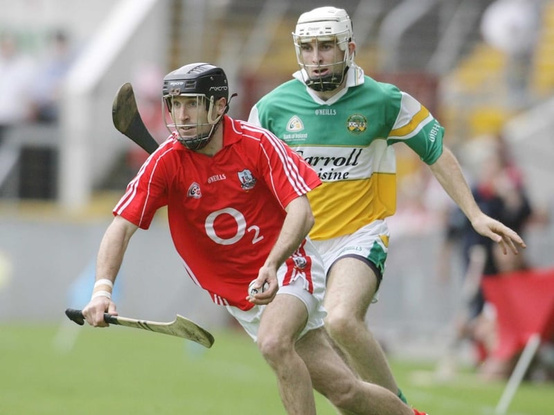 Cork's Ben O'Connor evades Kevin Brady of Offaly