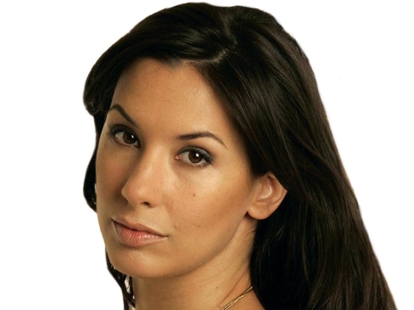 Pauline - Thaila Zucchi enters the house