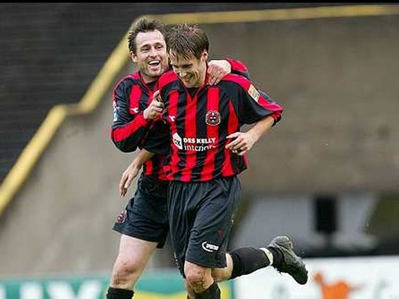 Kevin Hunt has retired from football with immediate effect