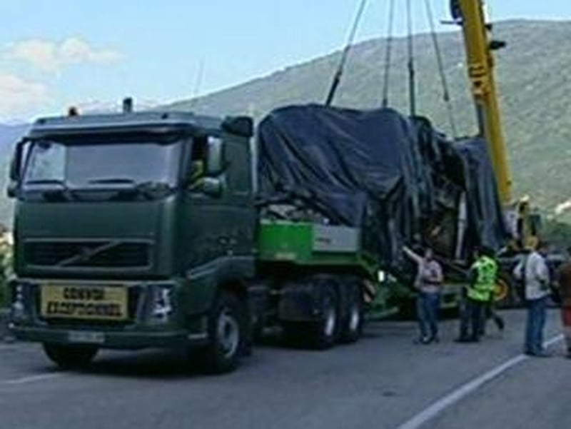 Coach crash - 27 people killed