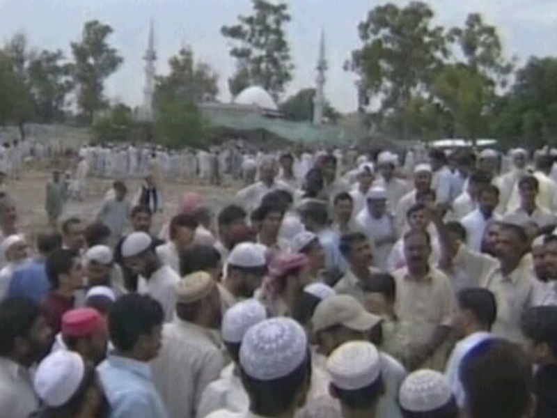 Pakistan - Authorities fear more attacks after yesterday's blast