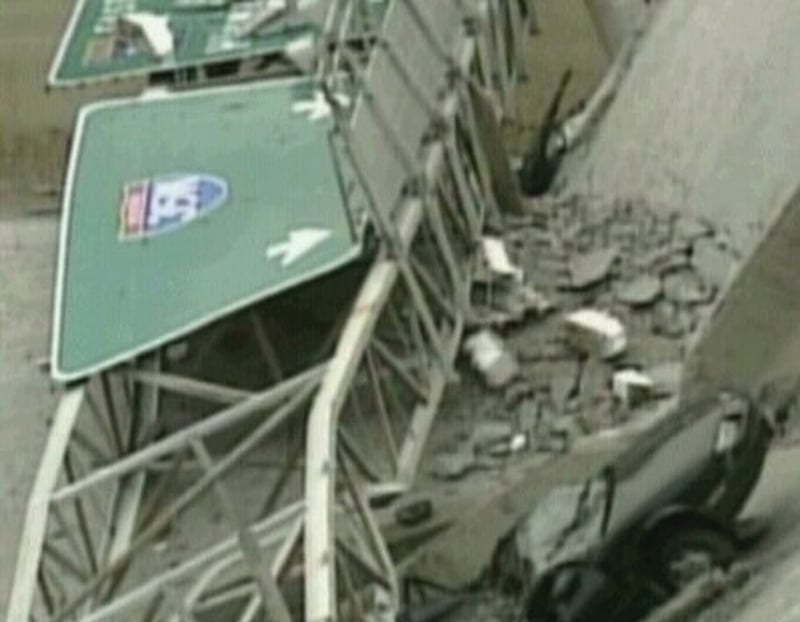 Minneapolis - Bridge over Mississippi River collapsed