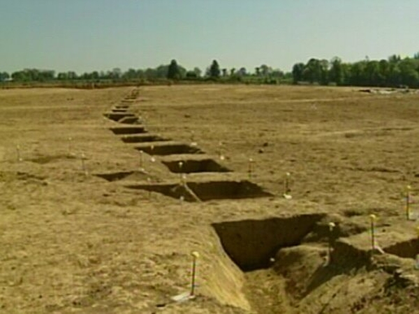 Lismullen - Protests at start of excavation