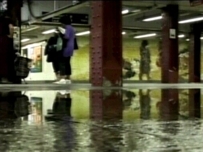 New York - Commuters disrupted by flooding