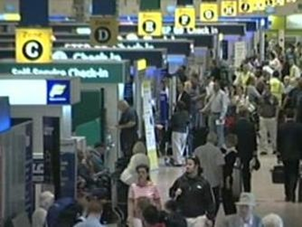 Heathrow - BAA says passenger numbers up 0.9% in July