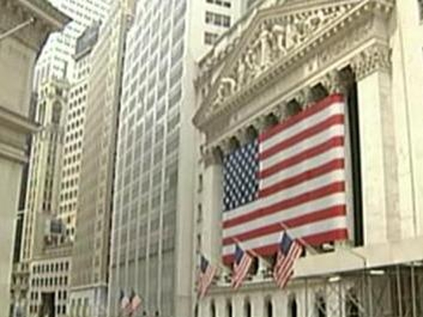 Wall Street - Debate over capping executives' pay