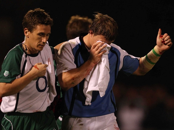 Brian O'Driscoll leaves the field following the incident