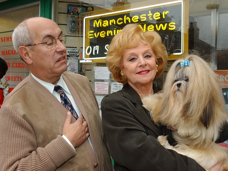 Norris &amp; Rita - pranksters breaks into set