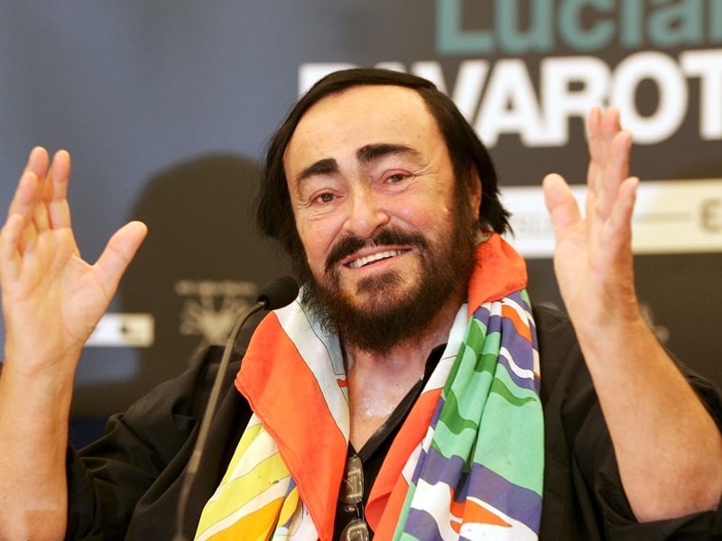 Pavarotti - Died surrounded by family and close friends