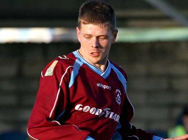 Davin O'Neill's two goals lifted Cobh out of the bottom three