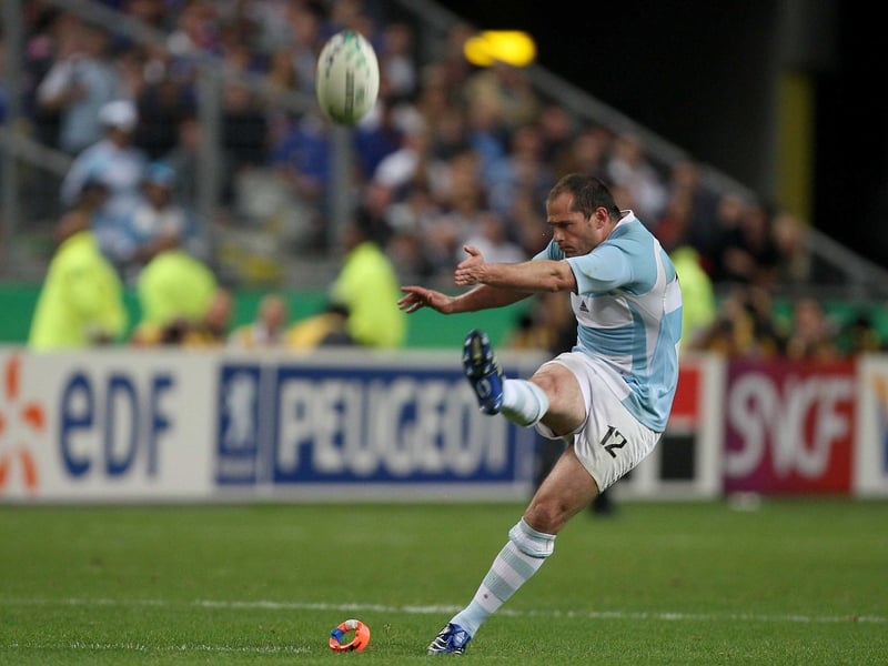 Felipe Contepomi scored 11 of Argentina's points to steer them into the Rugby World Cup semi-finals