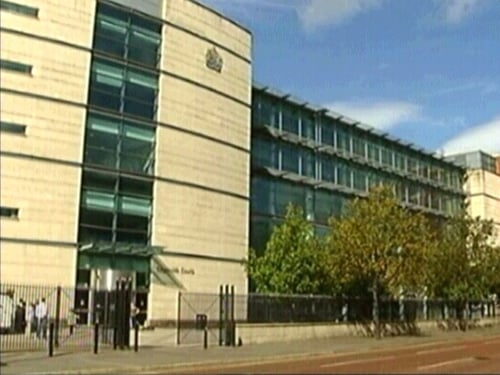 Belfast - Prostitute stopped with £14,000 hidden around his body
