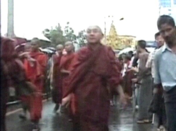 Burma - Monks contiunue to protest