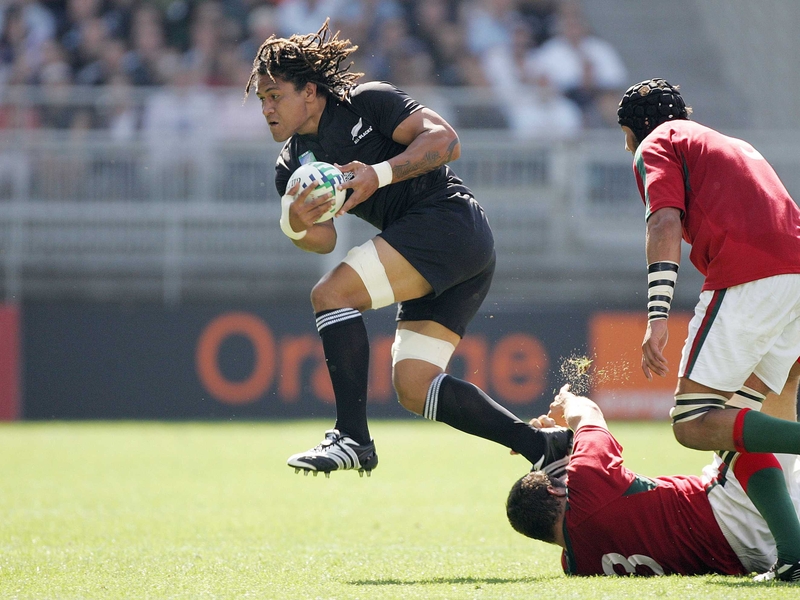 Rodney So'oialo supplied Richie McCaw for the opening try