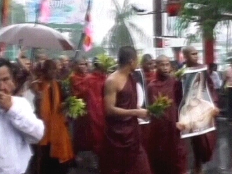 Burma - Monks spearhead protest