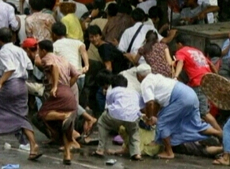 Burma - Ordinary people at forefront of getting information out