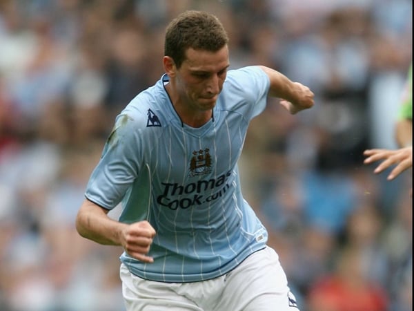 Elano put Manchester City ahead with an excellent finish