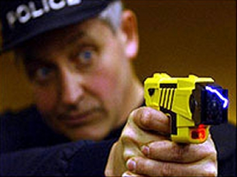 Taser gun - Green light for scheme
