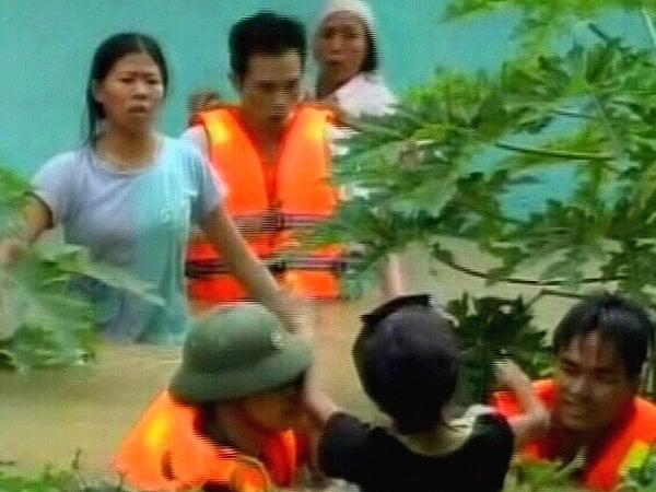 Floods - People have been evacuated again after returning to their homes