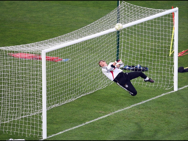 Despite excellent form for Germany, Jens Lehmann has lost his place at club level