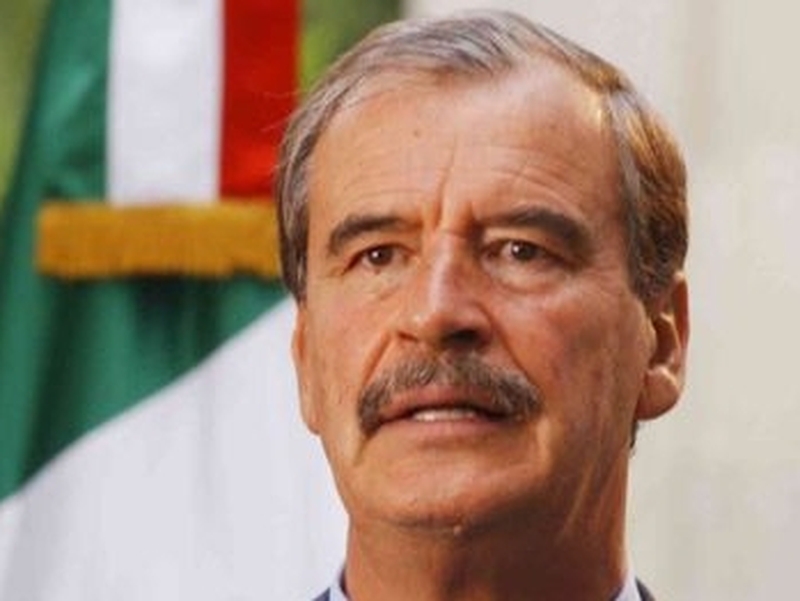 Vincente Fox - Statue was pulled down