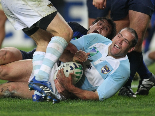 Felipe Contepomi goes over for one of his two tries for the Pumas