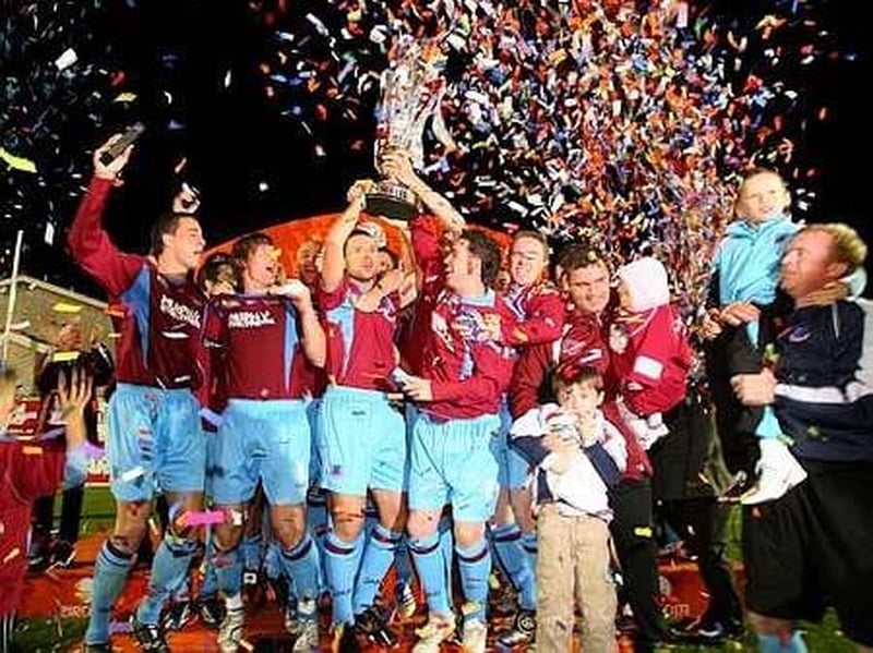 Drogheda United celebrate winning the eircom League of Ireland Premier Division