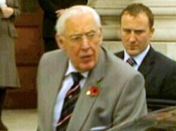 Ian Paisley - Arriving for meeting