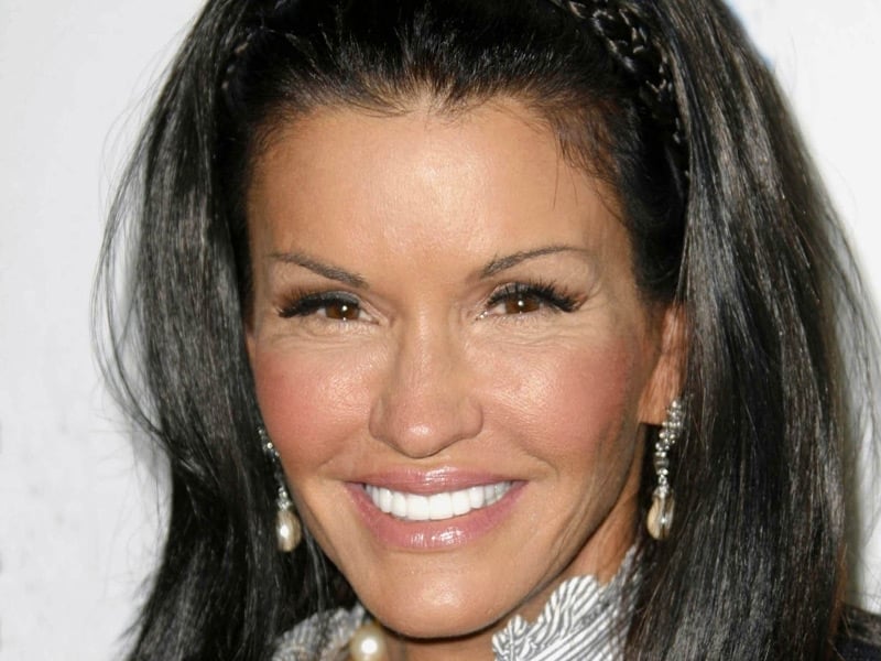 Janice Dickinson - Making her feelings very clear around the campfire