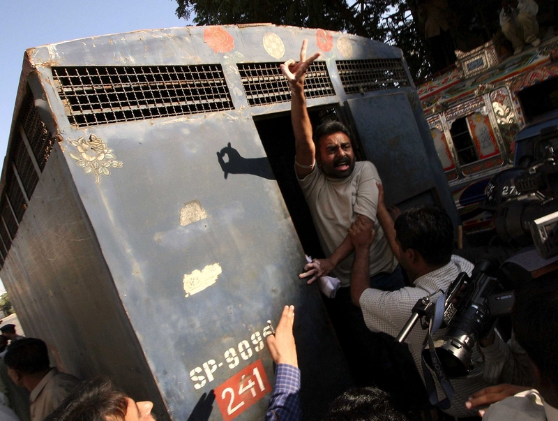 Karachi - Protestors clash with police