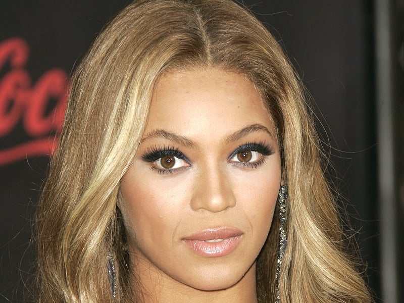 Beyoncé - Set to produce 'Cadillac Records'