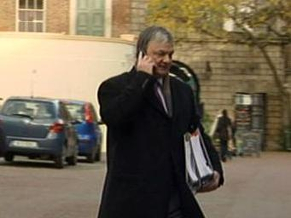 Des Richardson - Denies claims