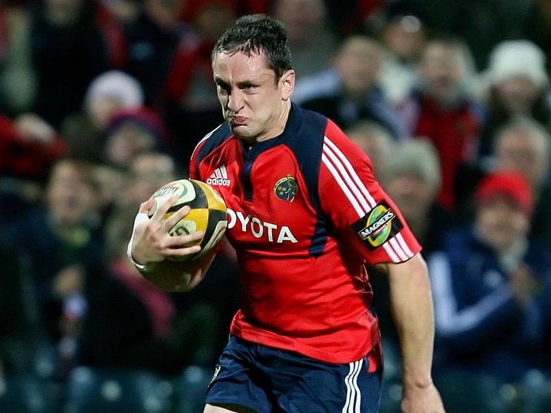Kieran Lewis scored one of Garryowen's three tries