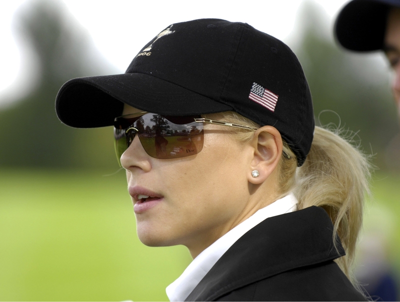 Elin Nordegren Woods - Damages donated to charity