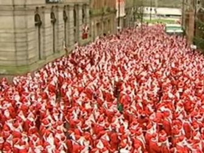 Derry - More than 10,000 Santas