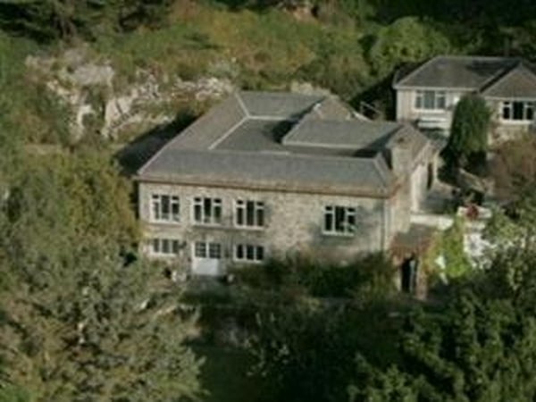 Glenlion House - Located on the seafront in Howth