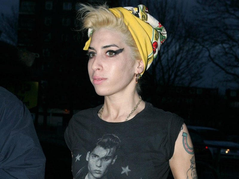 Winehouse - Shows off new look