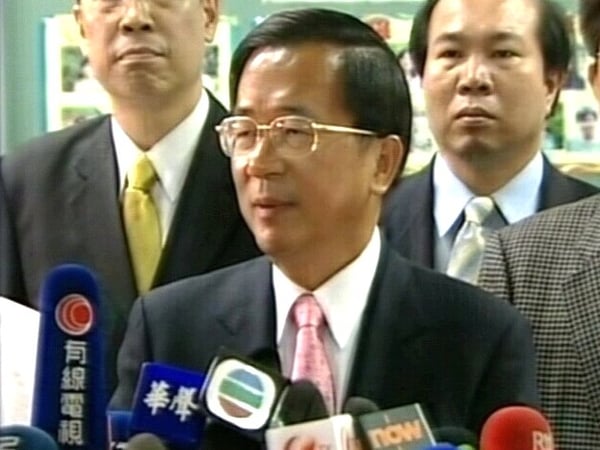 Chen Shui-bian - President resigns as party chairman