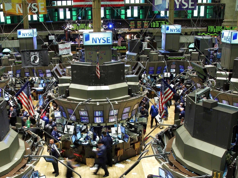 New York Stock Exchange - Stocks plunge at opening bell