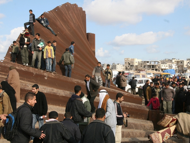 Rafah - Border wall falls