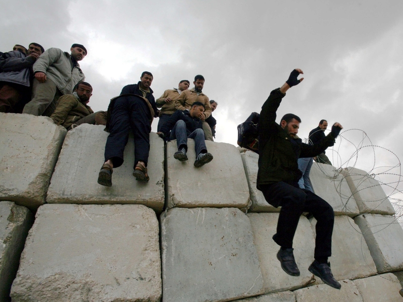 Rafah - 700,000 flood out of Gaza