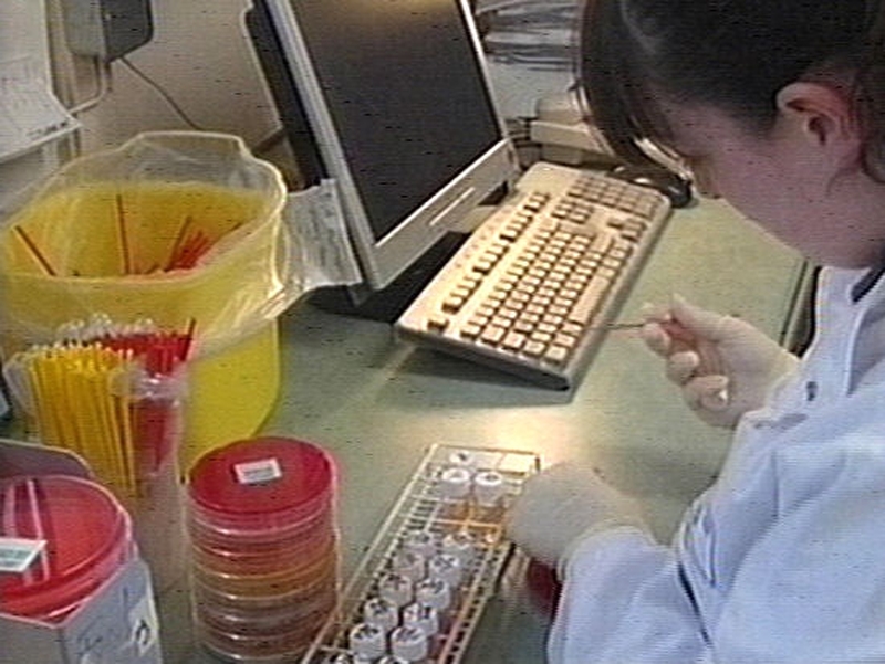 Sexual health - Chlamydia 'prevalent' in under-25s