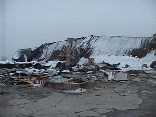 Wuhan - Factory collapsed under snow