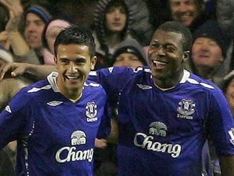 Tim Cahill and the Ayegbeni Yakubu celebrate Everton's first goal