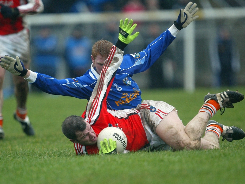 Ronan Clarke tries to keep the ball under pressure from Paraic Reilly