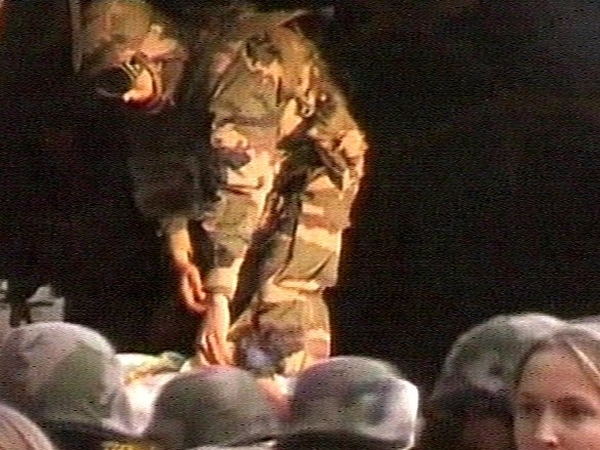 N'Djamena - French troops evacuate foreigners