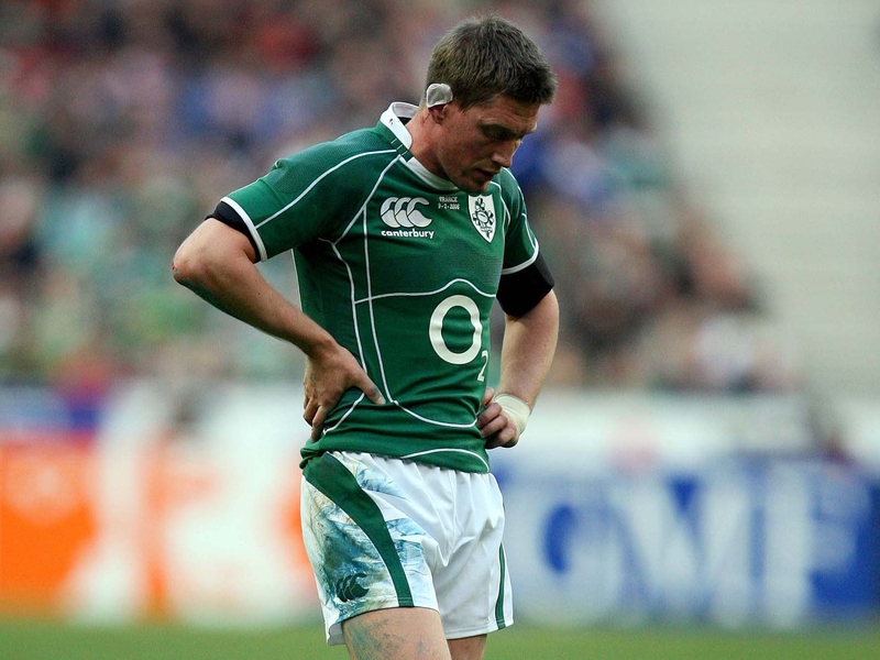 Ronan O'Gara contributed 11 points as Ireland fought back to within five points of France